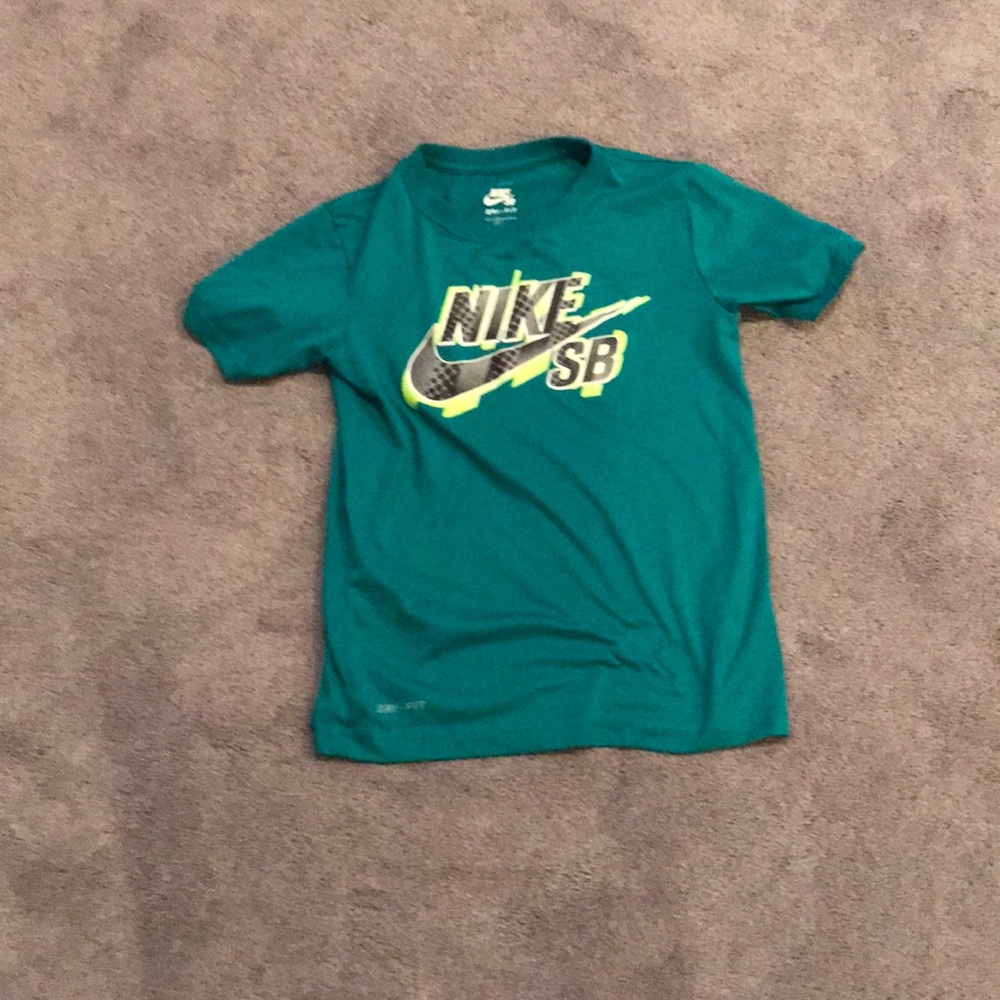 Green Nike T-shirt